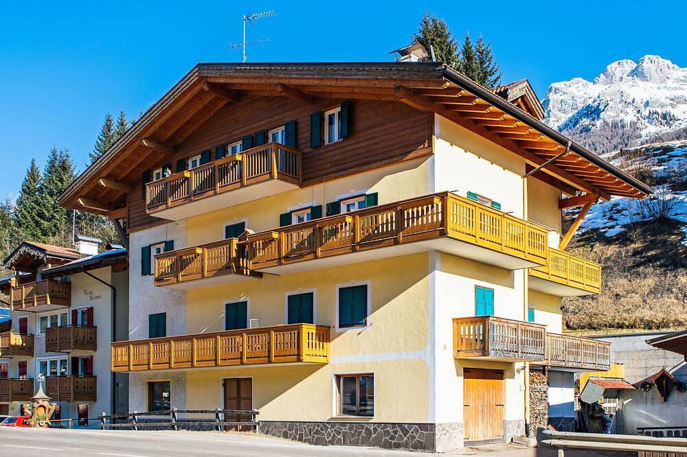 Appartamento intero, Accogliente appartamento per 2 persone con Wifi, Tv, balcone, animali ammessi e parcheggio in Soraga, Dolomiti Superski