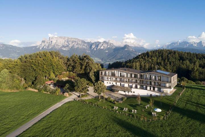 Hotel voor 5 personen, with sauna and whirlpool as well as tuin and zwembad, kindvriendelijk in Ritten