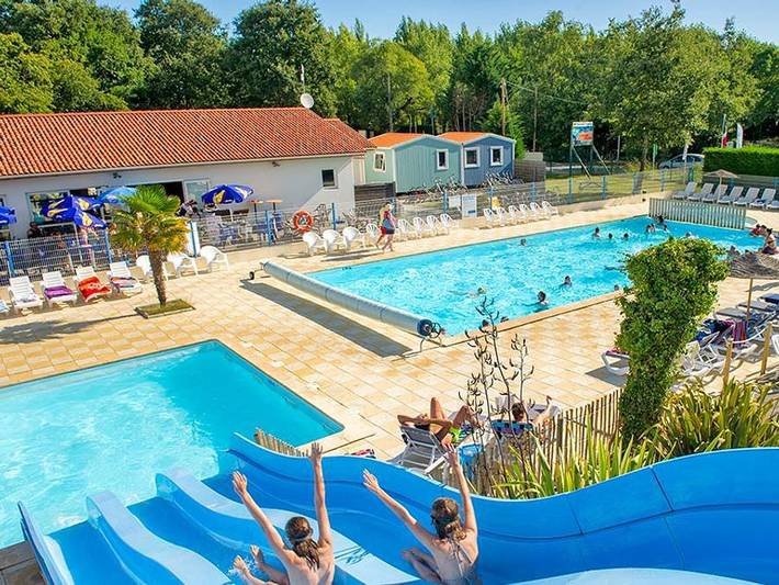 Camping pour 6 personnes, avec bassin pour enfant à Saint-Georges-d'Oléron