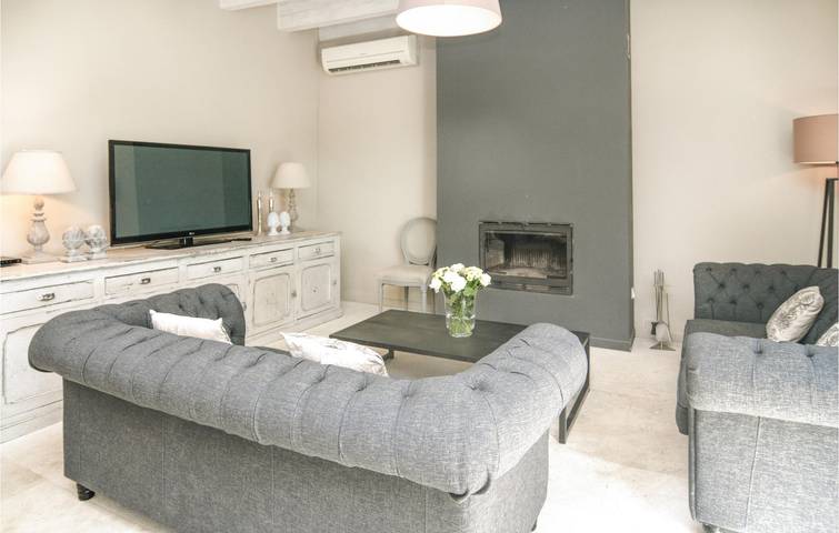 Location de vacances pour 9 personnes, avec jacuzzi et jardin ainsi que terrasse et piscine à Saint-Gilles - 4