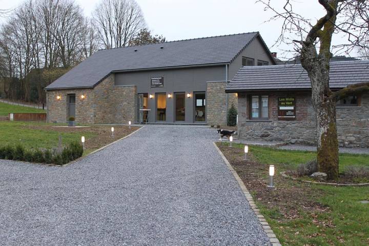 Location de vacances pour 11 personnes, avec terrasse et jardin dans Petit Coo