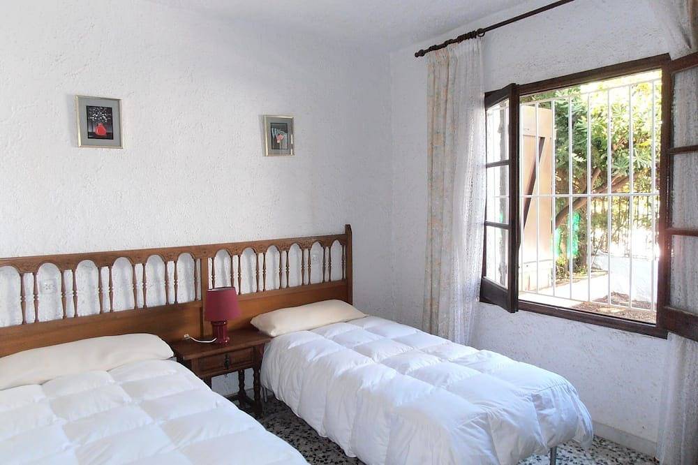 Nice and relax Mediterranean villa with free wifi in Montroig, Costa Dorada