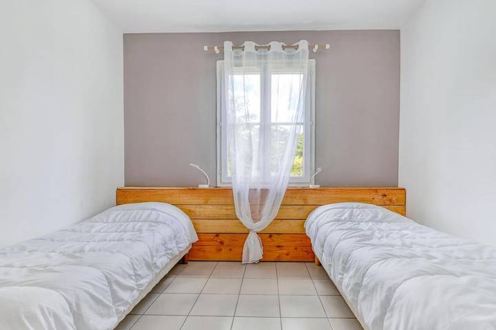 Parc de vacances pour 6 personnes, avec piscine et terrasse ainsi que jardin et vue, animaux acceptés à Mézières-en-Brenne - 3