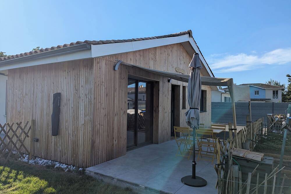 2 minutes from the Bassin d'Arcachon, new timber-frame extension with garden. in Audenge, Arcachon und Umgebung