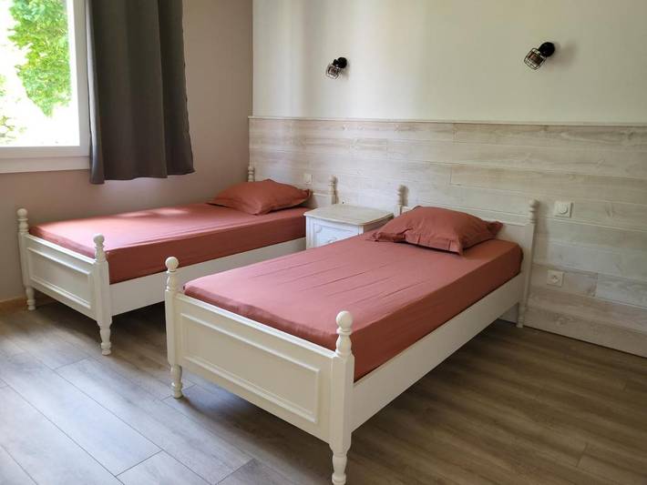 Gîte pour 10 personnes, avec terrasse et piscine à Le Breuil - 2