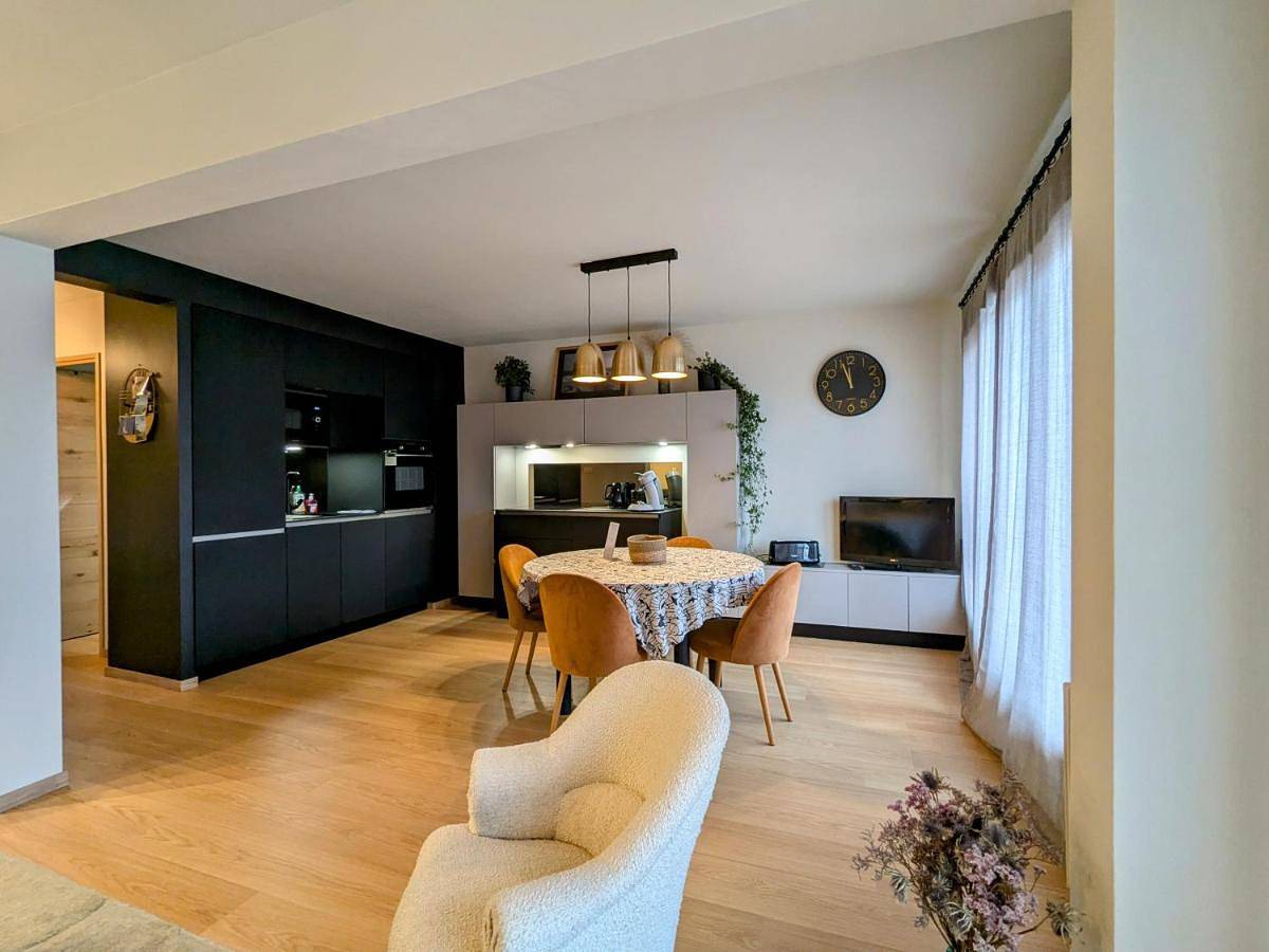 Appartement entier, One-Bedroom Apartment in Le Coteau, Région de Roanne