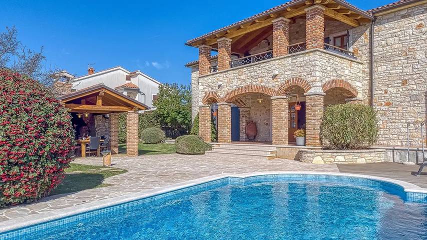 Ferienhaus für 10 Personen, mit Pool und Garten
