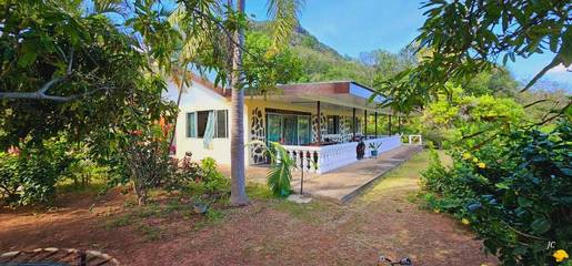 Gîte pour 3 personnes, avec terrasse ainsi que vue et jardin dans Ua Pou
