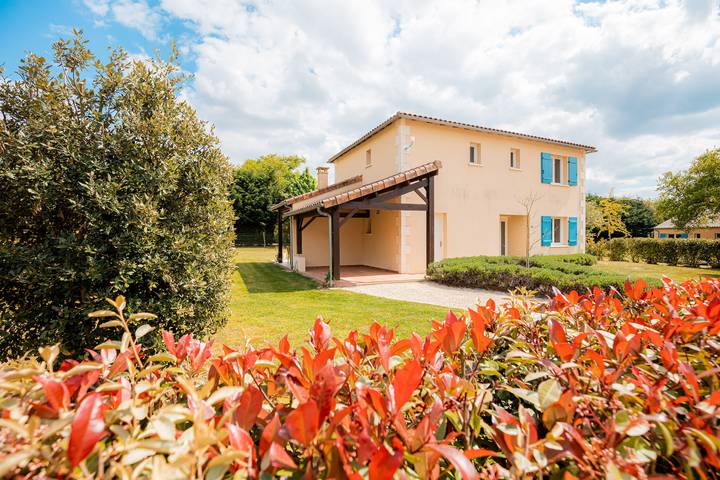 Location de vacances pour 6 personnes, avec jardin à Vasles - 2
