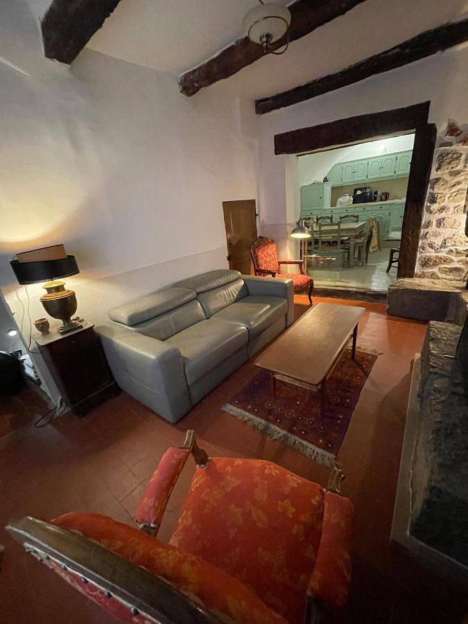 Ferienhaus für 8 Personen, mit Balkon und Terrasse sowie Seeblick und Ausblick in Bauduen