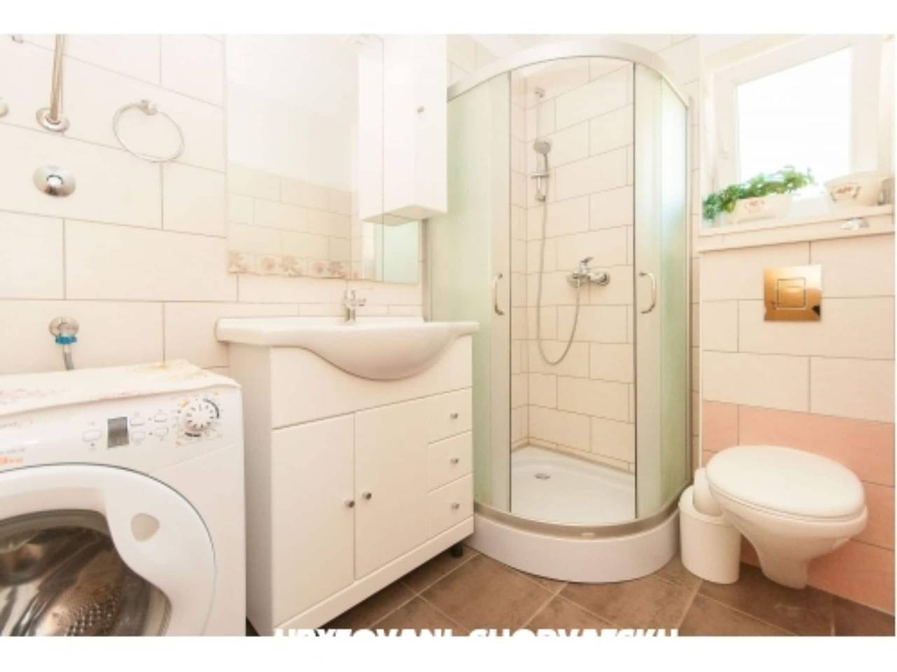 Ganze Wohnung, Apartment Three Bedroom nmb 1 in Plaža Lara, Omiš (Kroatische Adria)