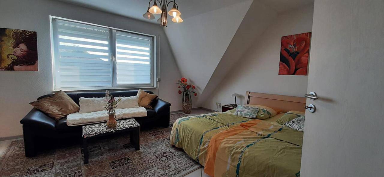 Ganze Ferienwohnung, Double Room with Garden View in Laatzen, Hannover und Umgebung