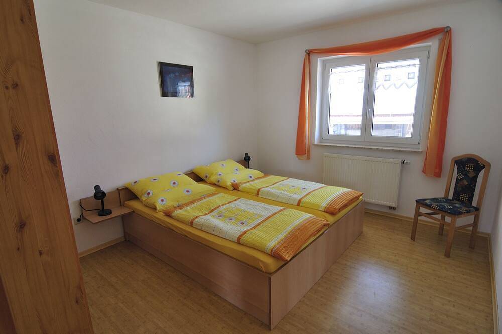 Ganze Wohnung, (1) Große idyllische Ferienwohnung in ruhiger Umgebung. in Neukirch, Region Bodensee-Oberschwaben