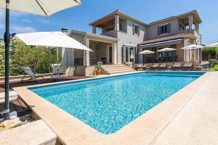Casa vacanza per 8 persone, con piscina e giardino in San Marco