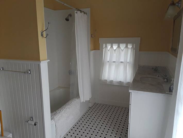 Vacation rental for 12 people, with yard and balcony in Martha's Vineyard