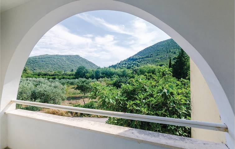 Ganze Ferienwohnung, Gemütliche Ferienwohnung mit Terrasse, 1 km von der Küste und 2 km vom Stadtzentrum von Ston entfernt in Ston, Dubrovnik-Neretva