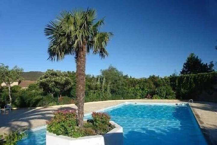Location de vacances pour 6 personnes, avec piscine et jardin à Oletta