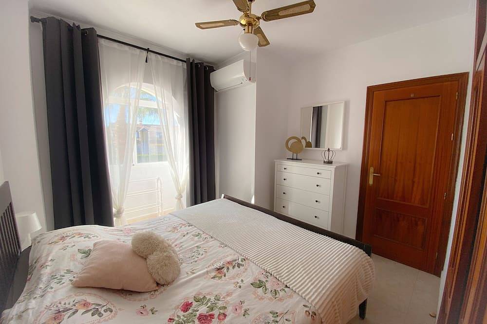 Whole house 4km from the sea and access to 10 free swimming pools, Orihuela Costa in Panorama Golf, Orihuela