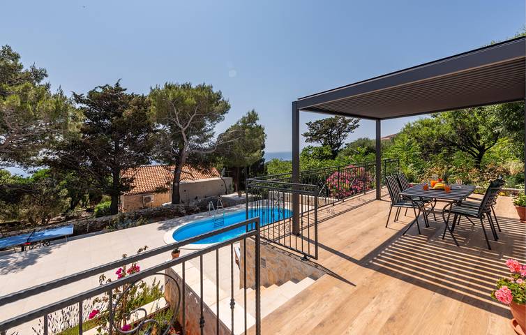 Refugio costero: apartamento con vistas al mar, piscina y barbacoa, a 2 km de Stara Novalja in Novalja, Pag