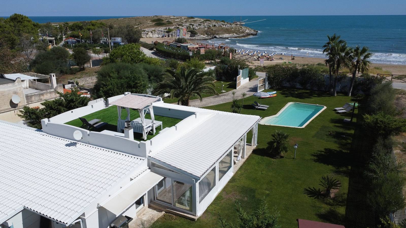 Villa "Miami Vieste" vicino alla spiaggia con piscina privata e Wi-Fi in Vieste, Gargano
