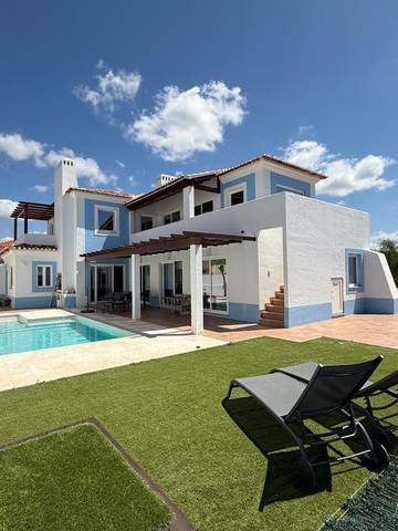 Ferienhaus für 10 Personen, mit Ausblick und Pool sowie Garten in Porto Covo