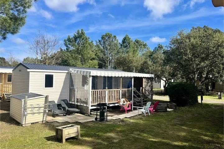 Camping pour 8 personnes, avec Terrasse et Piscine