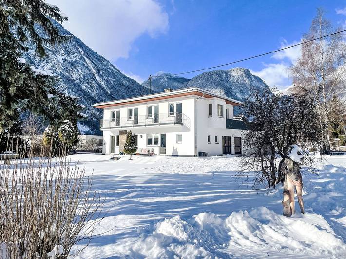Ferienhaus für 9 Personen, mit Balkon und Garten