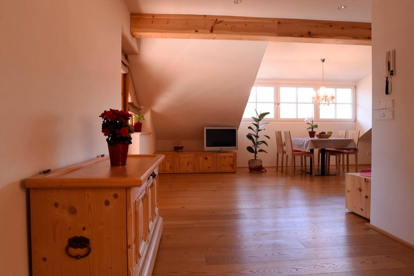 Ganze Wohnung, Ferienwohnung "Rosengartnerhof Maultasch" mit Bergblick, Gemeinschaftspool und Wlan in Oberkreuth, Terlan