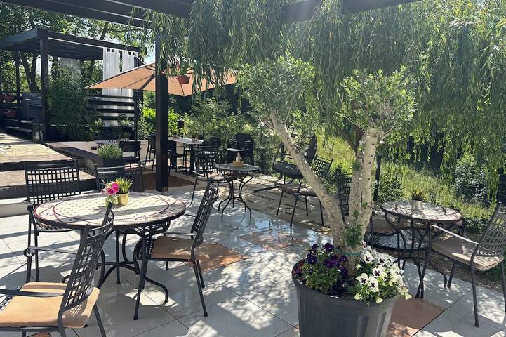 Amazing 1-bedroom hotel with Ac in enchanting Plitvička Jezera in Smoljanac, Plitvicer Seen