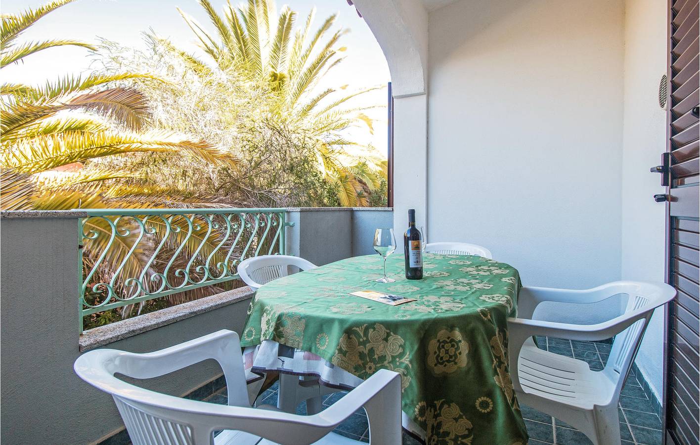 Ganze Ferienwohnung, Apartment am Pool mit Kochnische und Internet 1,5 km vom Strand entfernt in Sos Alinos, Orosei