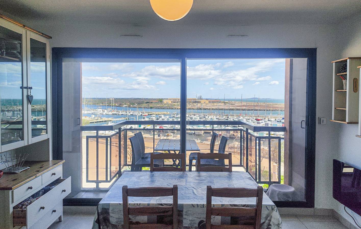 Appartement de vacances entier, Appartement confortable en bord de mer avec terrasse, à proximité des restaurants et du littoral in Valras-Plage, Côte d'Améthyste