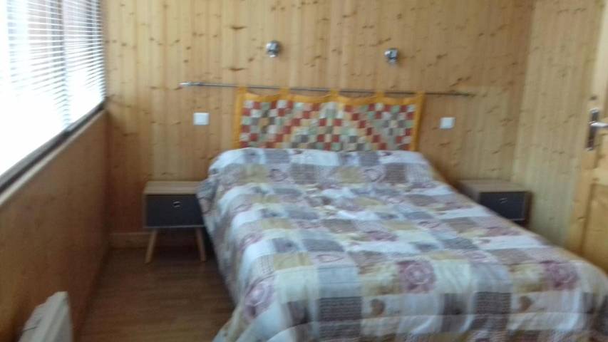 Gîte pour 6 personnes, avec terrasse et vue à Laguiole - 3