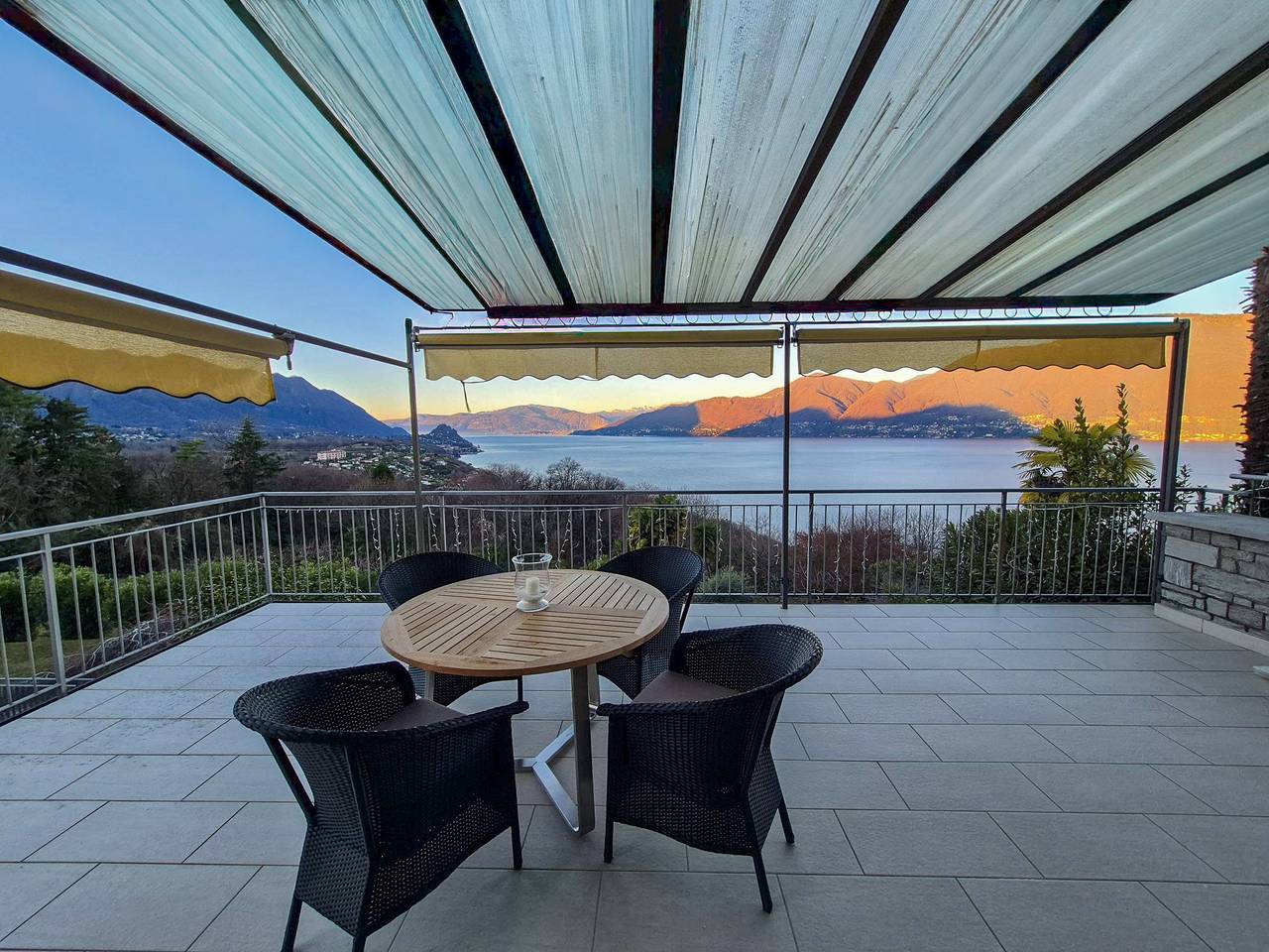 Appartement entier, Parco Belvedere: Grande Terrazza Vista Lago in Bedero, Brezzo di Bedero