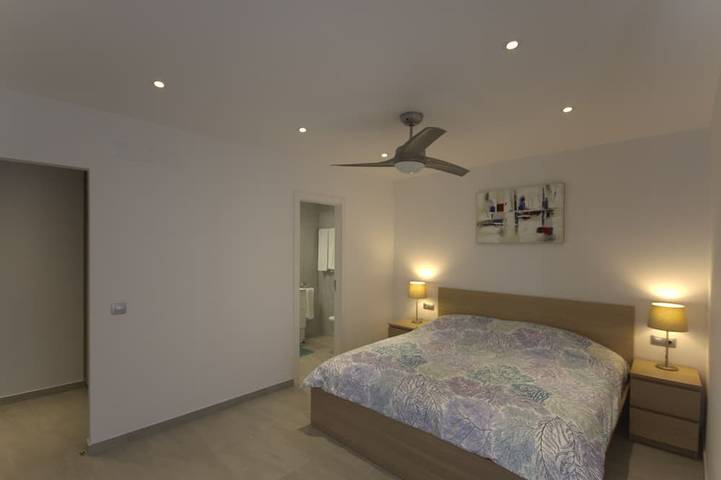 Apartamento entero, Idaira III nuevo apartamento espacioso con garaje privado y a poca distancia de la playa in Los Cristianos, Arona 
