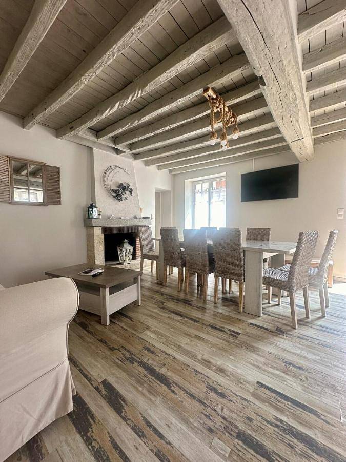 Location de vacances pour 8 personnes, avec terrasse à Fougères-sur-Bièvre - 2