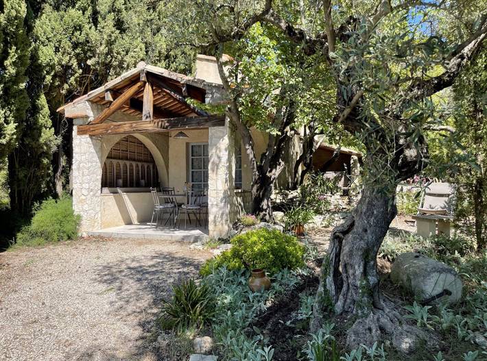 Gîte pour 3 personnes, avec jardin ainsi que piscine et terrasse à Pernes-les-Fontaines - 2
