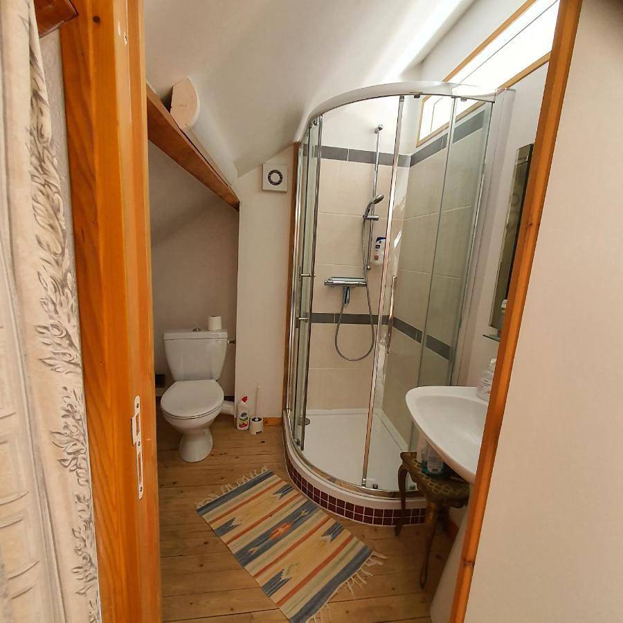 Family Room with Private Bathroom in Coutances, Région de Coutances