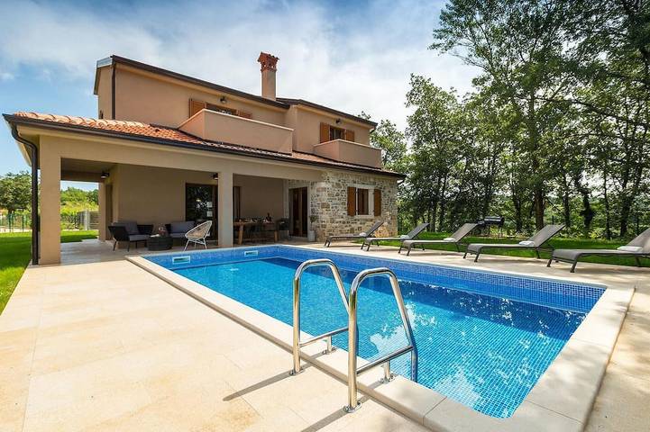 Ferienhaus für 8 Personen, mit Garten