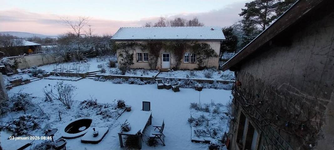 Location de vacances pour 2 personnes, avec sauna ainsi que vue et jardin, animaux acceptés à Saulx-lès-Champlon