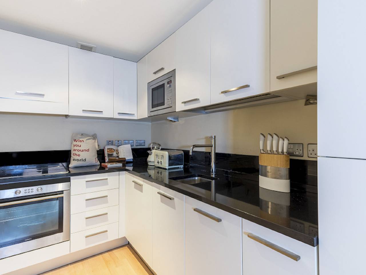 Entire apartment, Sir Jl in Downtown, London