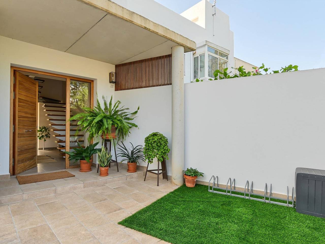 Luxurious Villa with Private Pool for 4 - 100m from El Arenal Beach, Javea in Playa del Arenal, Jávea