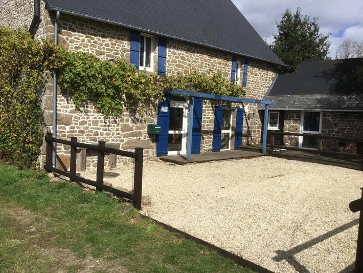 Location de vacances pour 6 personnes, avec jardin ainsi que vue et balcon, adapté aux familles à Colombiers-du-Plessis