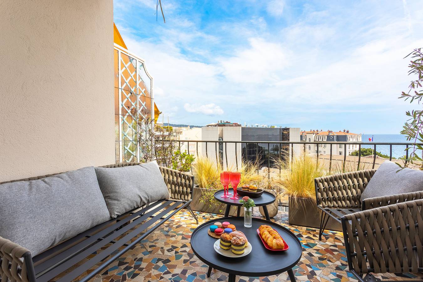 Entire apartment, Le France By Riviera Holiday Homes in Nice (France), Mediterranean Coast (France)