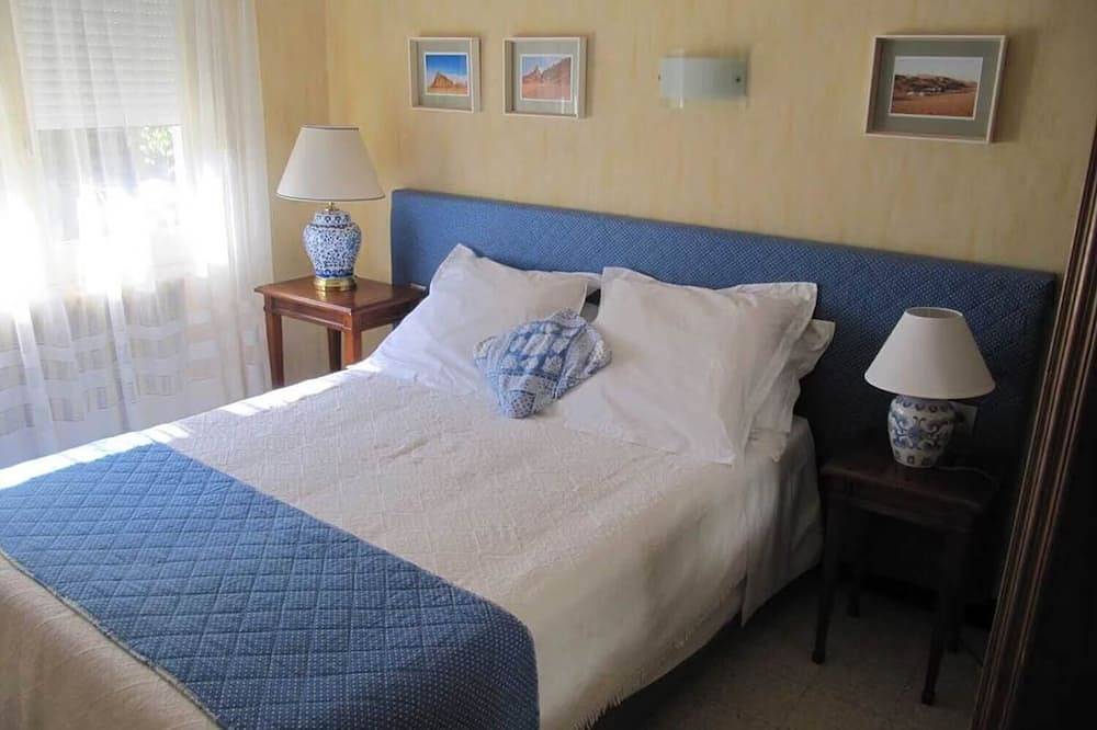 Villa with swimming pool in large park 4 stars Atout France in Montady, Costa mediterránea (Francia)
