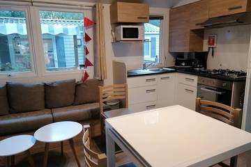 Mobil home pour 6 personnes, avec piscine et balcon dans Plage de l'Ermitage