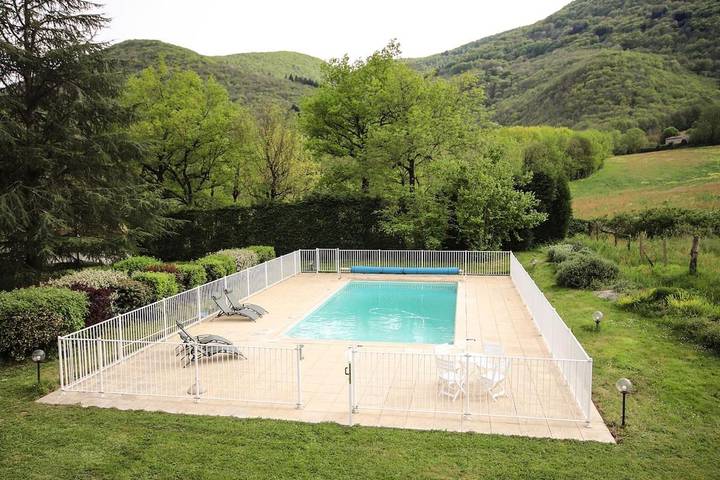 Location de vacances pour 8 personnes, avec piscine ainsi que jardin et vue à Saint-Amans-Soult - 2
