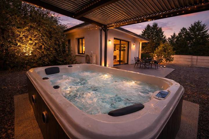 Location de vacances pour 2 personnes, avec jacuzzi ainsi que sauna et jardin à Ychoux