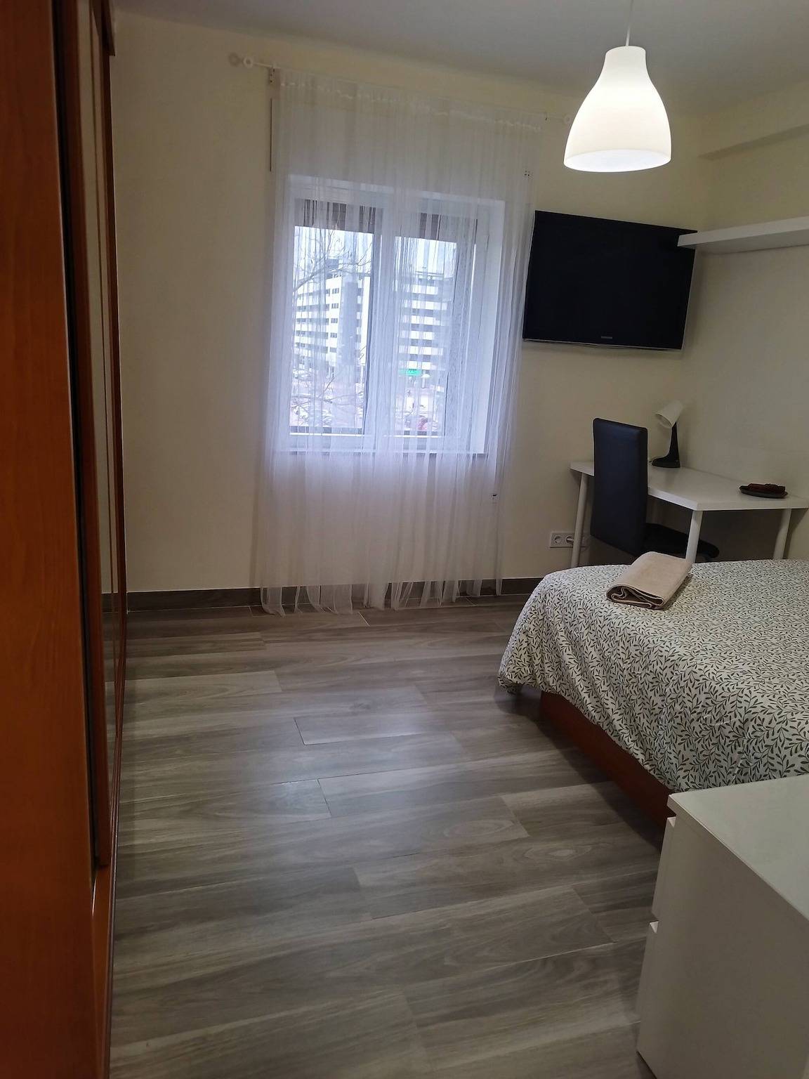 Modern Condo Room in Madrid Comfort and Convenience Await in Madrid, Madrid Province