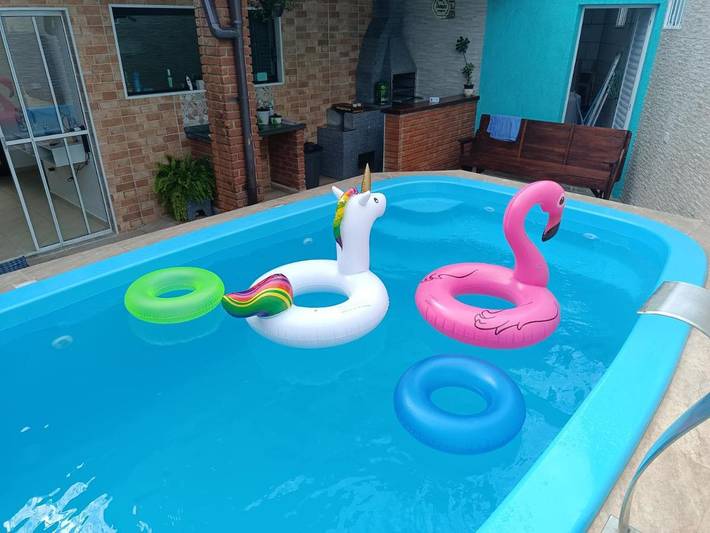 Casas e apartamentos de temporada para 10 pessoas, com terraço e piscina em Itanhaém