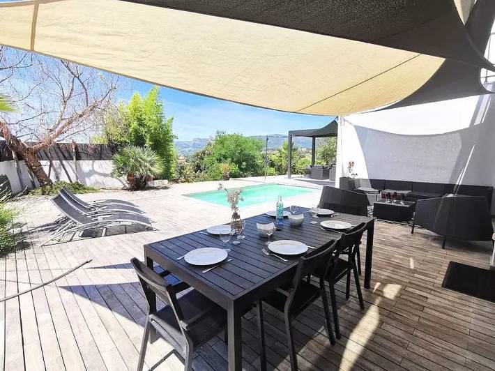 Villa for 8 people, with terrace and pool in Nice (France)